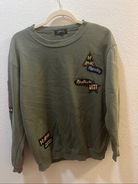 Def Leppard appliqué army green crewneck